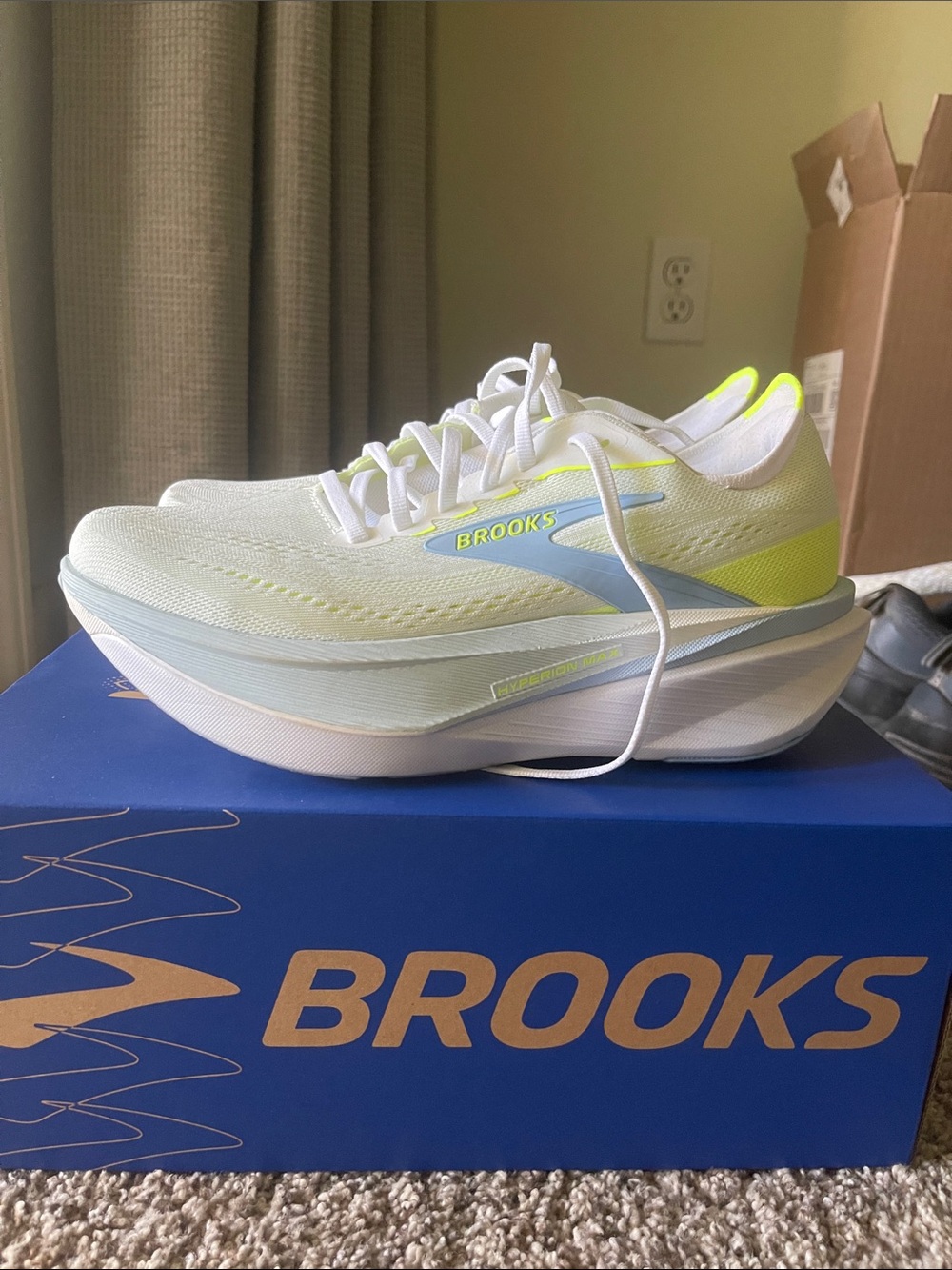 Brooks Women's hyperion max 4 Running Shoes